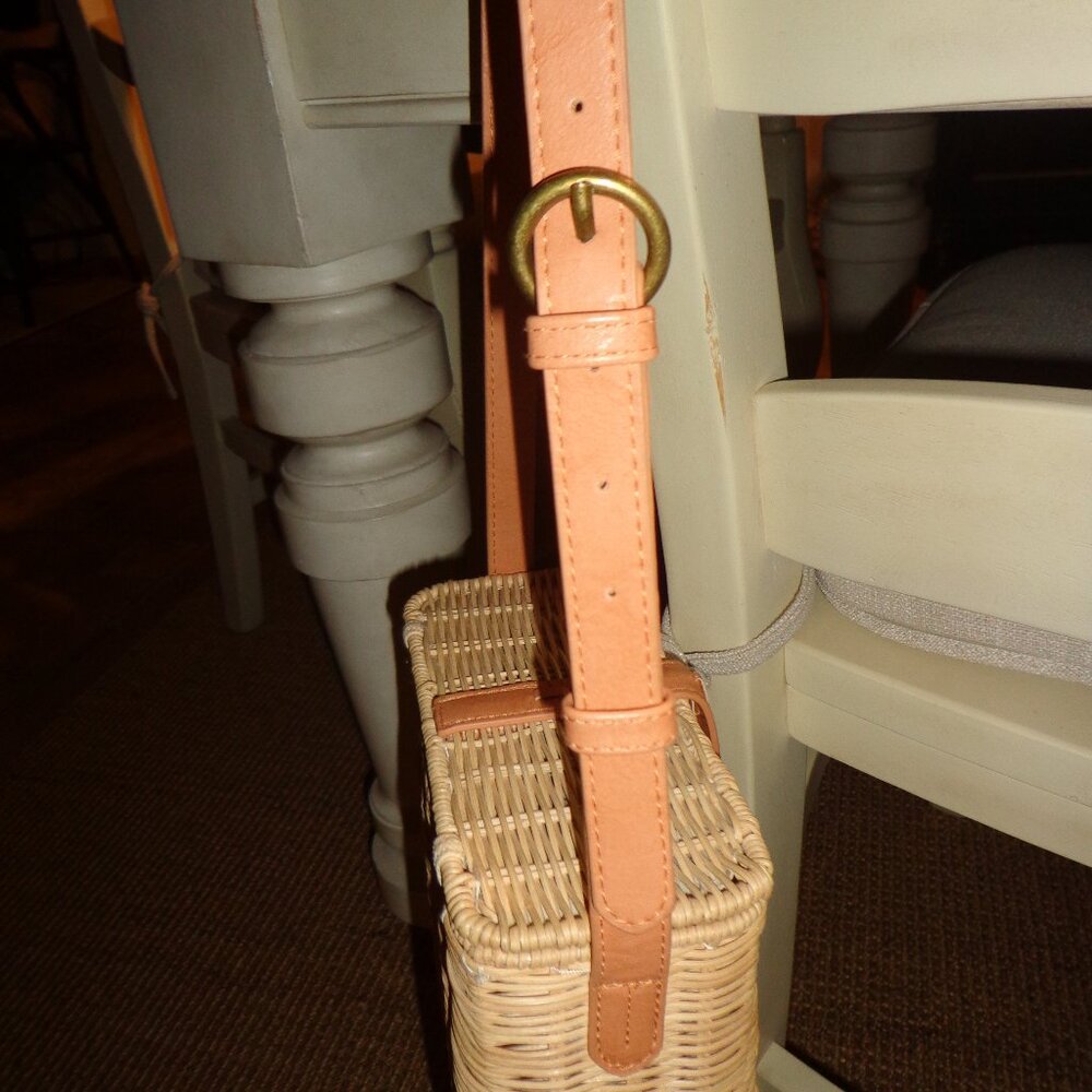 NWOT Universal Thread Wicker Basket Bag Natural Snap Closure Adj. Shoulder Strap - Picture 4 of 12